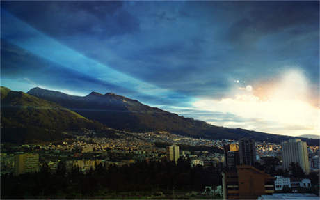 正午陽光百度影音 正午陽光和山影的關(guān)系，正午和山影是兩家公司