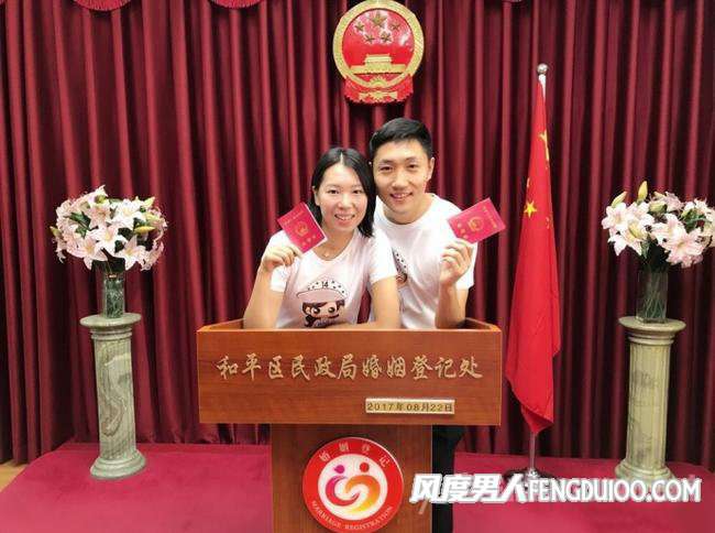 丁寧李曉霞不握手事件 李曉霞男友是誰(shuí) 李曉霞結(jié)婚曬老公照片