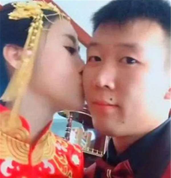 yy小白龍貼吧 YY小白龍結(jié)婚請誰了 為什么沒主播捧場