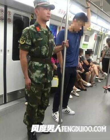 消防員是軍人嗎 消防員乘地鐵被發(fā)網上紅了 軍人氣質很迷人