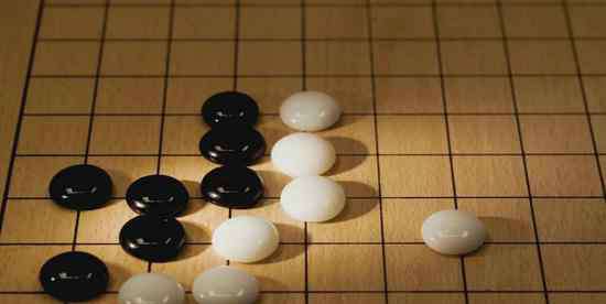 輕松盈棋牌 當棋手開啟直播 究竟是圍棋直播還是游戲直播