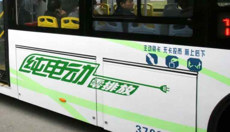 蘇州公交線路 蘇州公交門 小情侶在公交車?yán)锂?dāng)場(chǎng)親熱