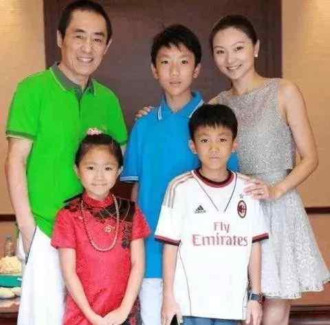 張藝謀幾個孩子 張藝謀兒子幾歲了？揭秘老謀子3段情史，丈母娘都比他小11歲！