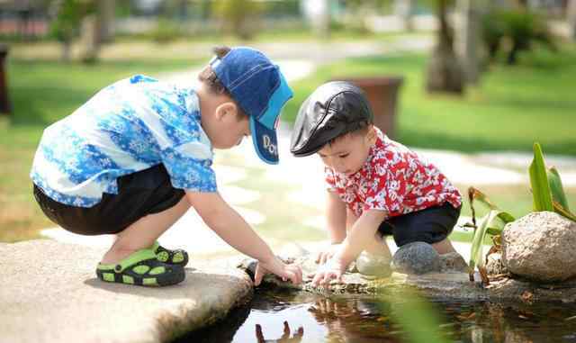 爭寵退化成嬰兒 爭寵退化成嬰兒，9歲女孩都開始出現(xiàn)幻覺了！看完你還想生二胎嗎？