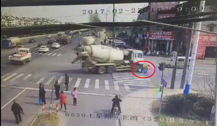 車禍孕婦壓爆肚子 浙江嘉興：孕婦車禍瞬間護(hù)住2歲女兒 肚子里寶寶卻沒保住