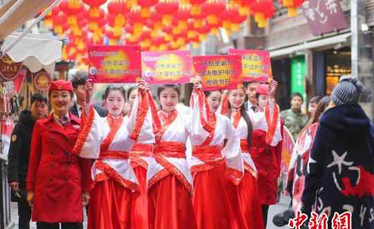 抵制圣誕節(jié) 著漢服抵制圣誕節(jié) 洋節(jié)入侵，傳統(tǒng)節(jié)日倍受冷落？