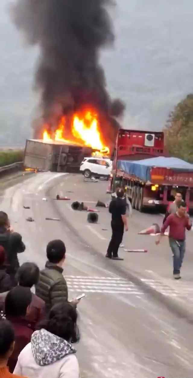 雅西高速車禍 雅西高速9車相撞原因真相揭秘 雅西高速9車相撞現(xiàn)場圖曝光