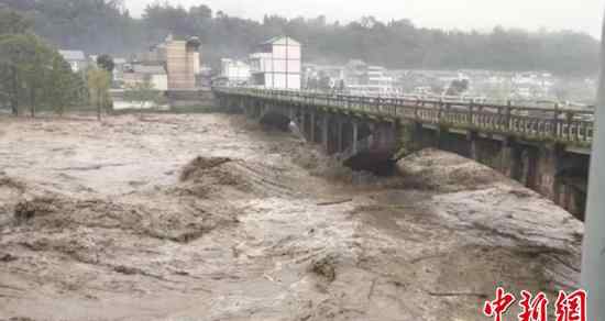 四川蘆山暴雨 四川蘆山暴雨嚴(yán)重嗎？四川蘆山暴雨最新消息現(xiàn)場照片曝光