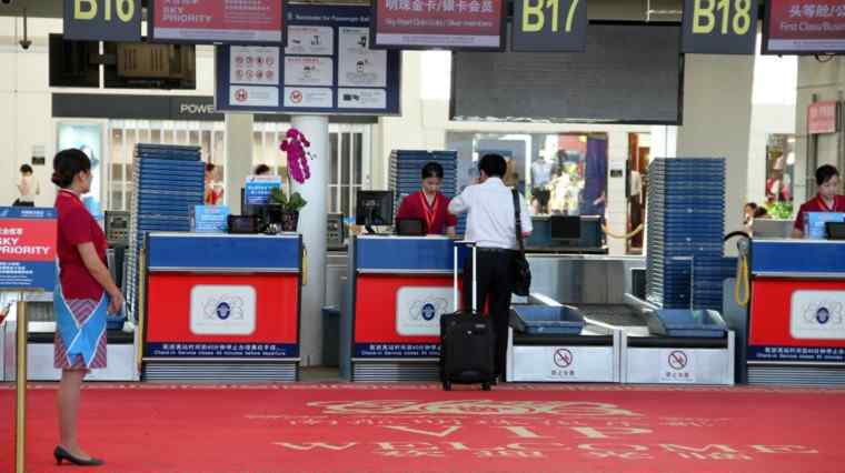 坐飛機行李箱有什么要求 坐飛機可以帶多大的行李箱 如果托運要運費嗎