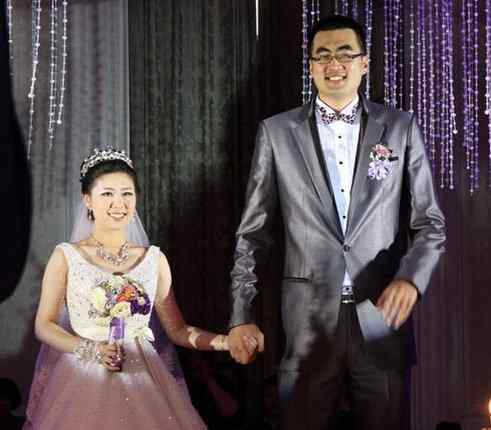 張兆旭身高 張兆旭的資料和身高 張兆旭與嬌妻劉玥彤結(jié)婚照