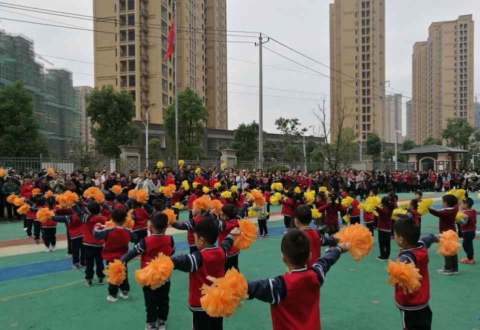 幼兒園重陽節(jié)活動報道 九九重陽節(jié) 濃濃敬老情——碧桂園幼兒園重陽節(jié)活動報道