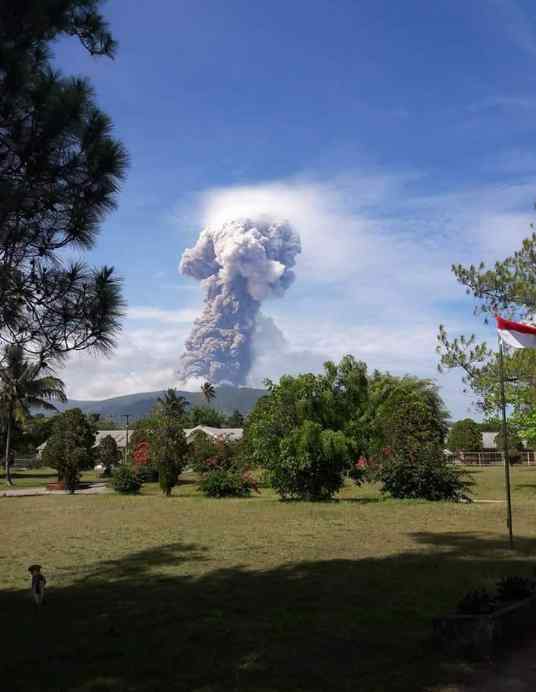 索普坦火山噴發(fā) 索普坦火山噴發(fā)現(xiàn)場最新圖片曝光  火山噴發(fā)的原因是什么