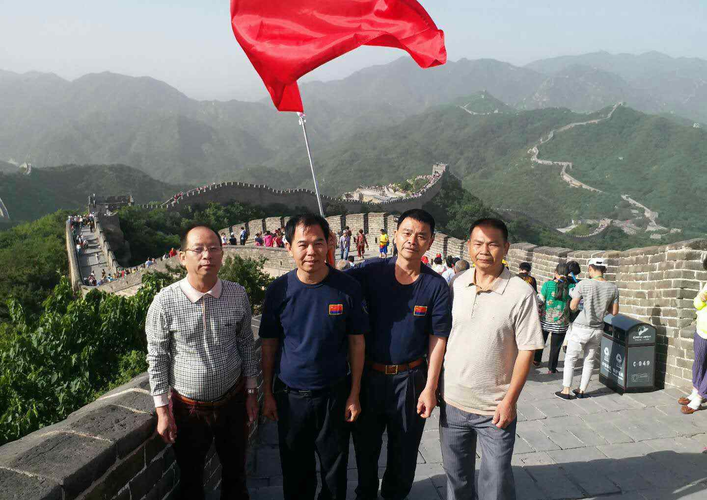 逐香塵 繁華時(shí)勢(shì)逐香塵流水無(wú)情草自春