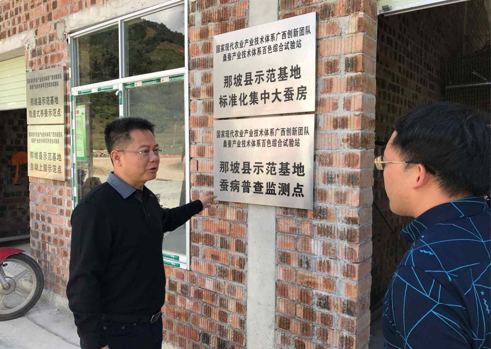 結對幫扶簡報 深圳市龍崗區(qū)龍崗街道到那坡縣開展結對幫扶工作簡報