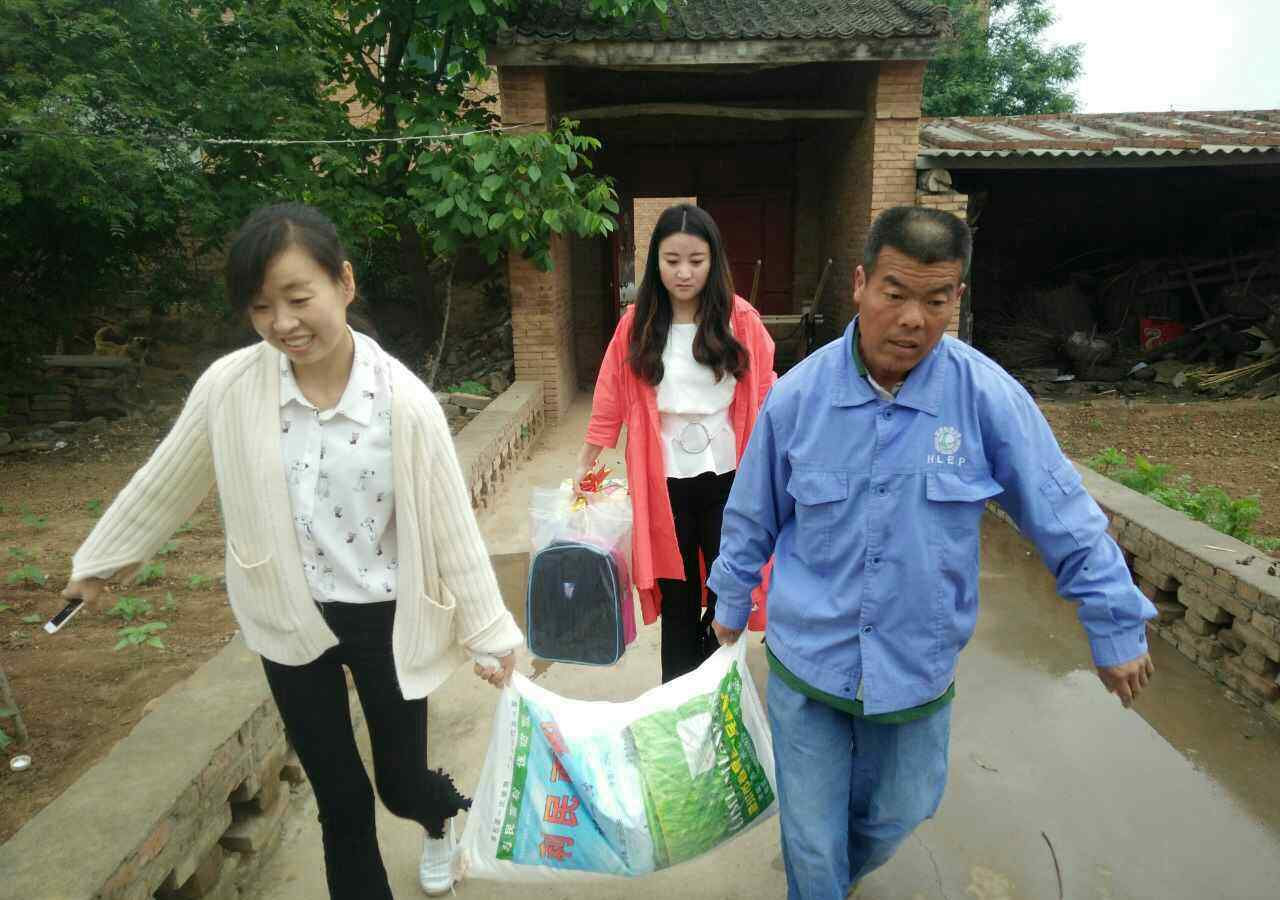 貧困兒童 奉獻愛心 傳遞溫情 --侯莊幼兒園關愛貧困兒童活動簡報