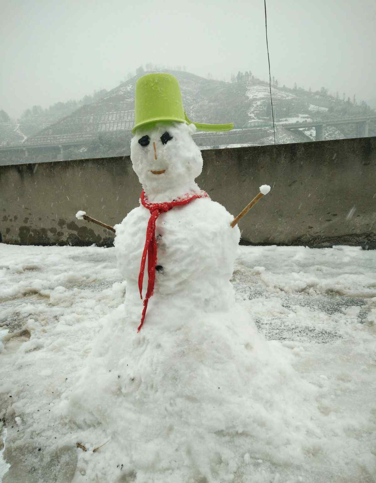 2017年5月哪里下雪了 2017年2月21日，今天竟然下雪了，是冬負(fù)了雪，還是雪背叛了冬……