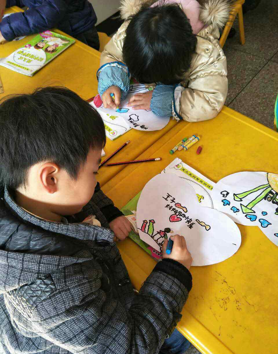 幼兒園三八節(jié)活動方案 童心幼兒園“三八節(jié)”主題活動