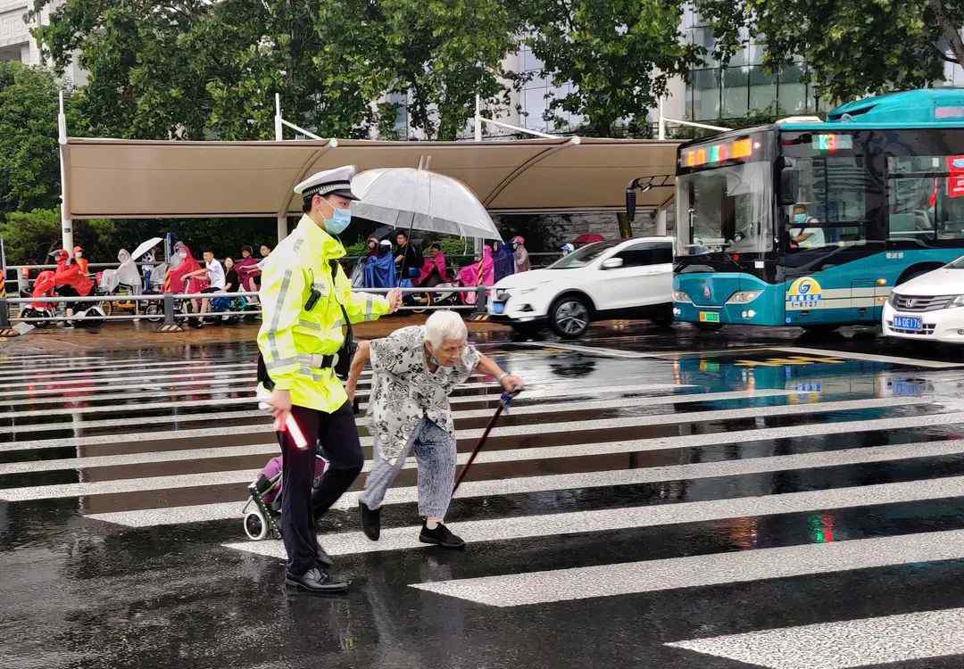 陳晨 文明交通守護(hù)者丨讓青春在文明路口綻放光彩—陳晨