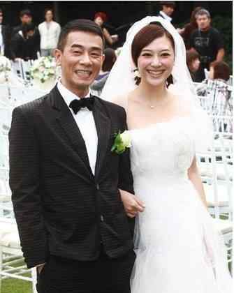 應采兒結(jié)婚照 陳小春應采兒結(jié)婚照，姿勢新奇表情搞怪！