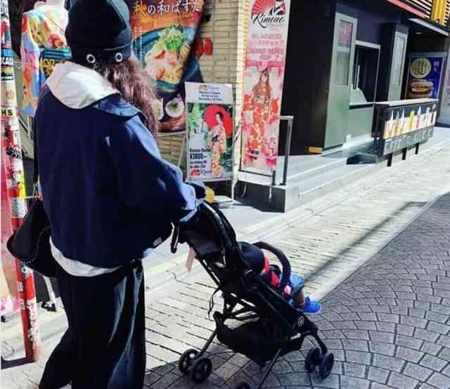 張柏芝兒子照片 張柏芝為三胎慶生 攜寶寶旅游出行罕見曬小兒子近照