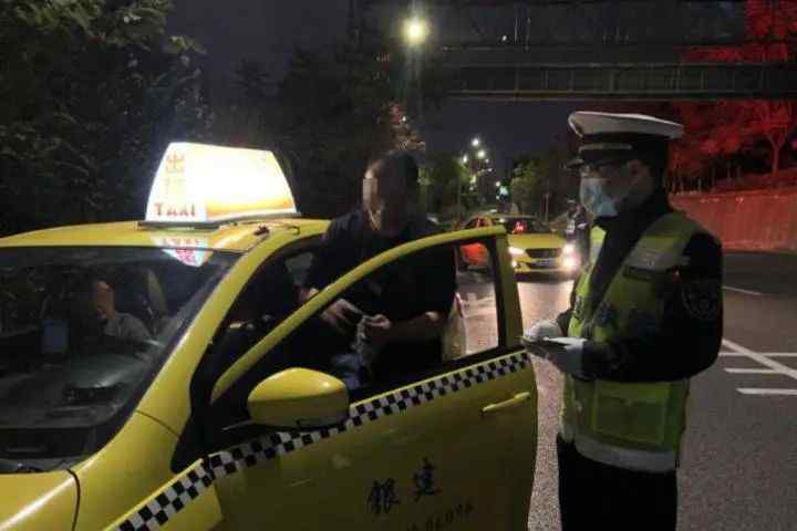 重慶出租車 重慶開始嚴(yán)查巡游出租車，這五類行為要遭，附舉報電話