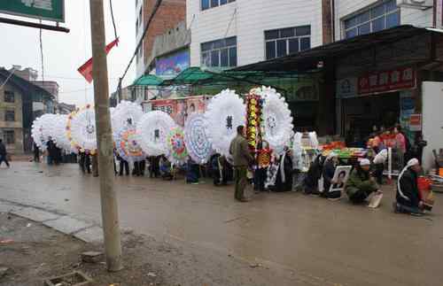 霍英冬為什么國(guó)葬 霍英冬為什么國(guó)葬？為國(guó)家作出重大貢獻(xiàn)