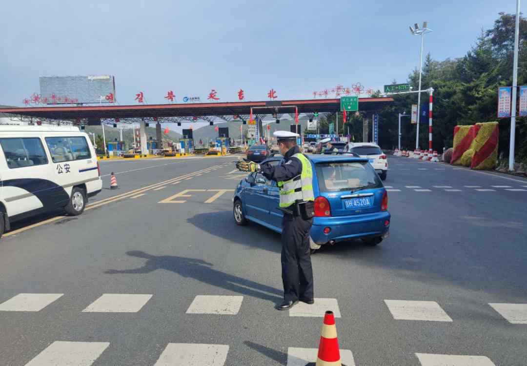 吉林高速交警 【高警提示】吉林高速公安致重點車輛駕駛?cè)说囊环庑?></a></li><li><a href=