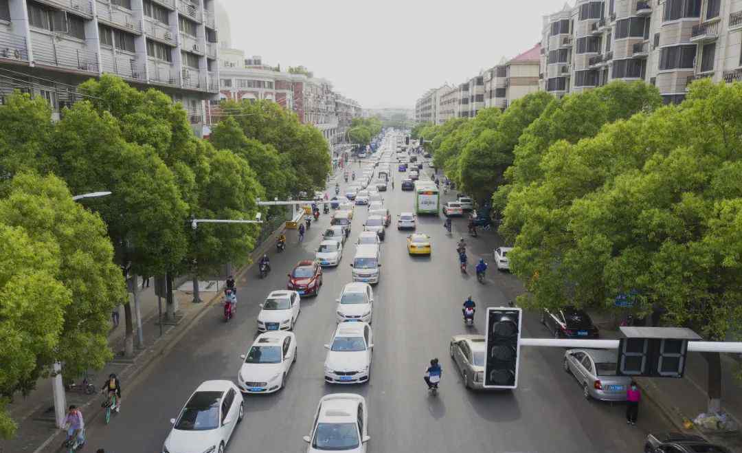 潮汐車道線 江寧首條智能潮汐車道，今天上線！