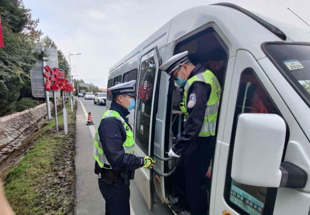 吉林高速交警 【高警提示】吉林高速公安致重點車輛駕駛?cè)说囊环庑?></a></li><li><a href=