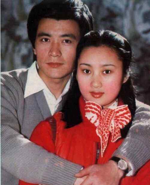 張豐毅前妻是誰 周里京前妻怎么被殺 周里京現(xiàn)任妻子張巍資料照片