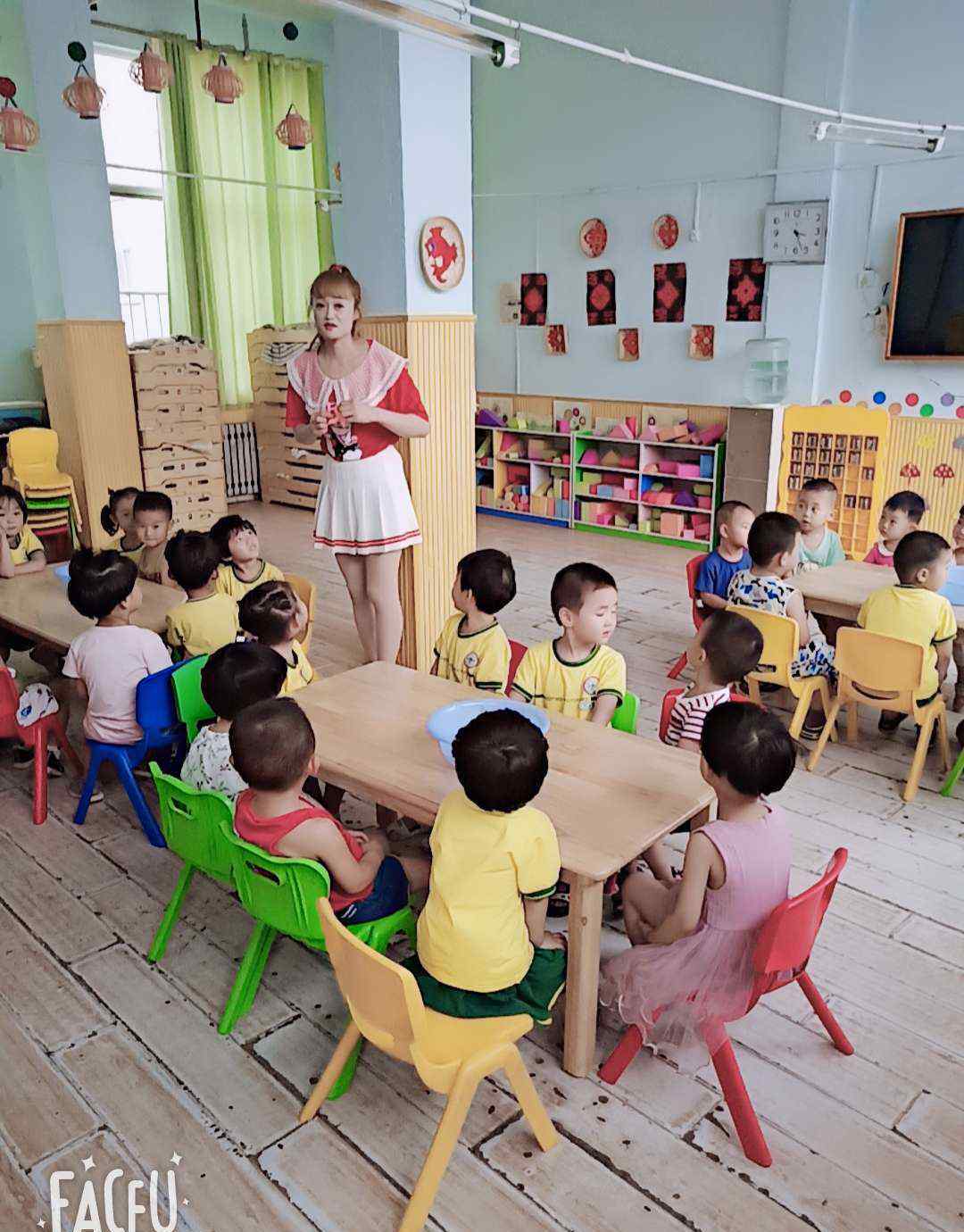 性趣十足 綠苑幼兒園小小班科學(xué)小實(shí)驗(yàn):遇水開花