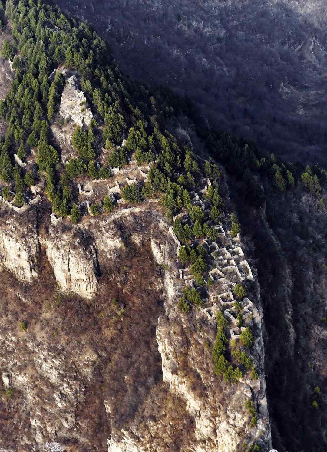 大寨山 邯鄲秘境：大寨山上發(fā)現(xiàn)千年石頭古寨，還有一個(gè)迷你版的“懸宮吊廟”