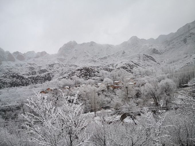 今冬北京山區(qū)來了頭場雪 超美！