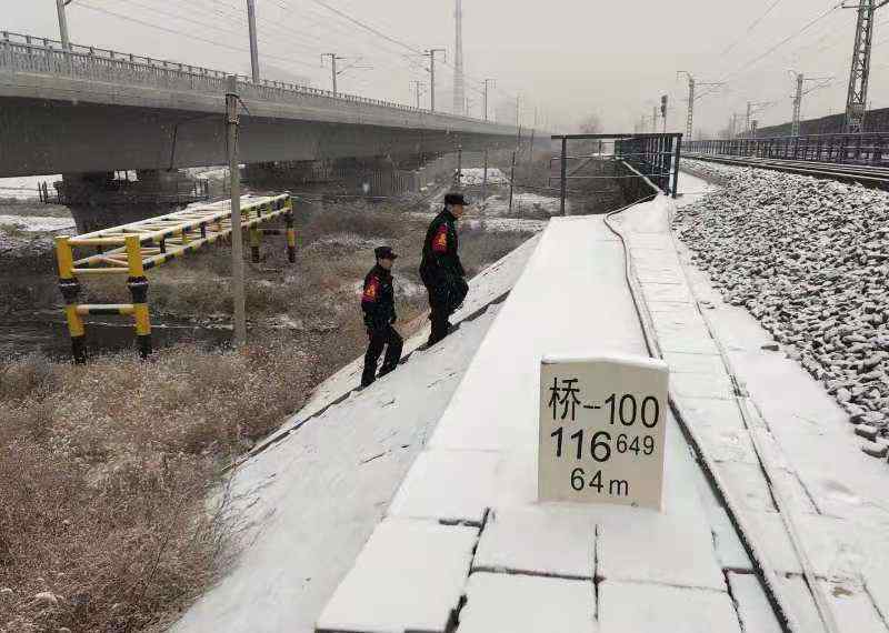 應(yīng)對初雪 北京鐵路警方已啟動應(yīng)急預(yù)案