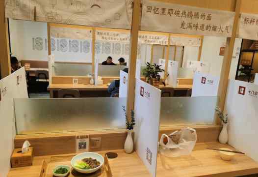 喜茶價格 海底撈、喜茶“向下走”：“十元店”來了