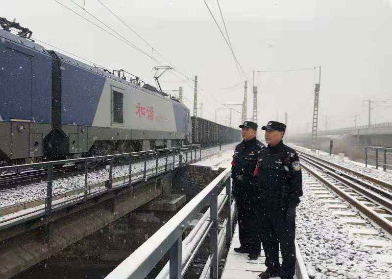 應(yīng)對初雪 北京鐵路警方已啟動應(yīng)急預(yù)案