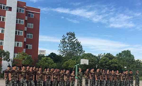 武漢國華復(fù)讀學(xué)校 武漢市復(fù)讀學(xué)校排行榜 武漢高考復(fù)讀學(xué)校價(jià)格