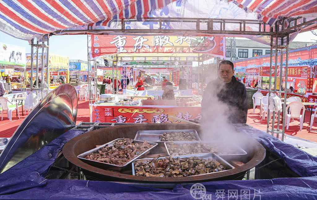 田橫祭海節(jié) 青島：田橫祭海節(jié)舉行 各式小吃爭(zhēng)相競(jìng)艷