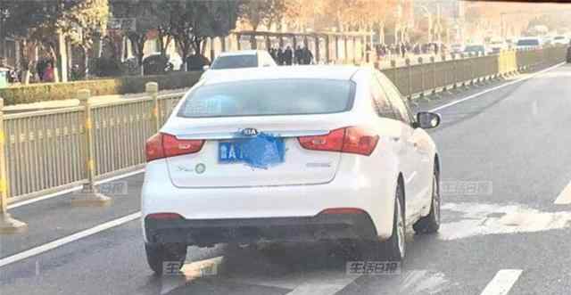 小孩開車 太嚇人！濟(jì)南一5歲孩子開車上路？目擊者：車速極快