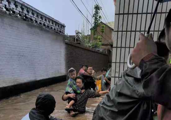 民建會員 抗擊“利奇馬” 民建會員在行動