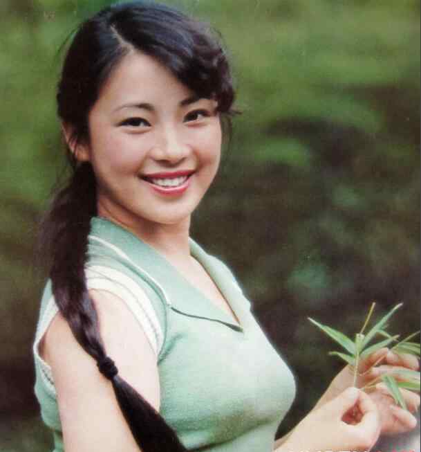 黃燕秋 黃秋燕圖片欣賞 年輕時的她多么美麗動人