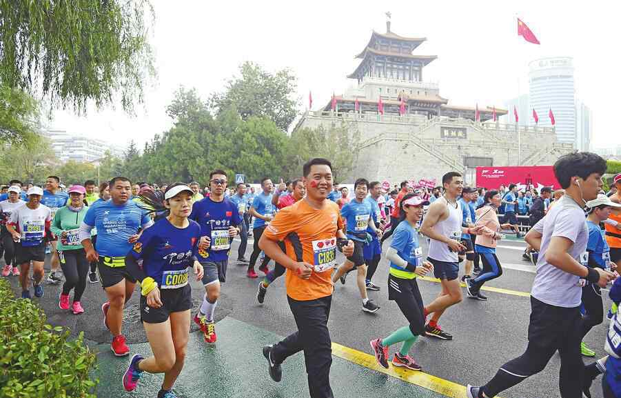 崔大林 2019泉城（濟南）馬拉松舉行 段世杰孫繼業(yè)崔大林孫述濤出席活動