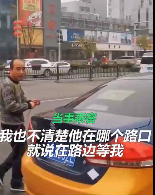 自律！出租車司機(jī)邊等乘客邊跳繩 不放過一秒鐘鍛煉