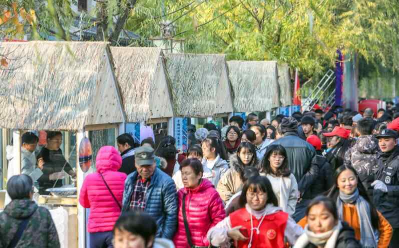 性8春暖花開 “春暖花開·湘漫泉城” 湘西特色產(chǎn)品消費惠民季暨湘漫泉城體驗店正式開業(yè)