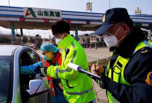 交警媽媽讓我肉 【戰(zhàn)“疫”故事】“國家和百姓更需要你！”一位母親語重心長   展現(xiàn)濟(jì)南交警的“疫”不容辭！