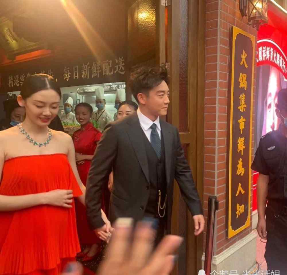 鄭凱的老婆 鄭愷攜妻子開火鍋店，裝修風(fēng)格卻被指抄襲別家，人品再遭質(zhì)疑