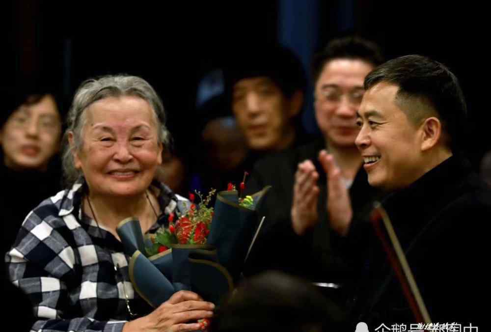 鄭小瑛三次婚 今年長沙新年音樂會，由三次患癌、已90歲的著名指揮家鄭小瑛擔綱