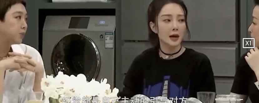 李小璐賈乃亮結(jié)婚 李小璐爆料，和賈乃亮結(jié)婚，竟然是因?yàn)榭瓷纤摹昂輨艃骸保?></a></li><li><a href=