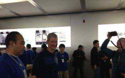 西單大悅城蘋果店 蘋果CEO庫克參觀北京西單大悅城Apple Store