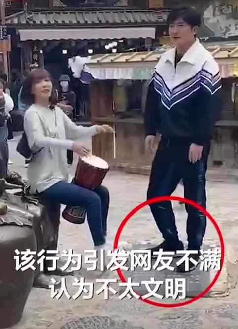 王羅丹 郭京飛王珞丹坐景區(qū)雕塑踩石碑引熱議 做明星真難什么事都被無限放大